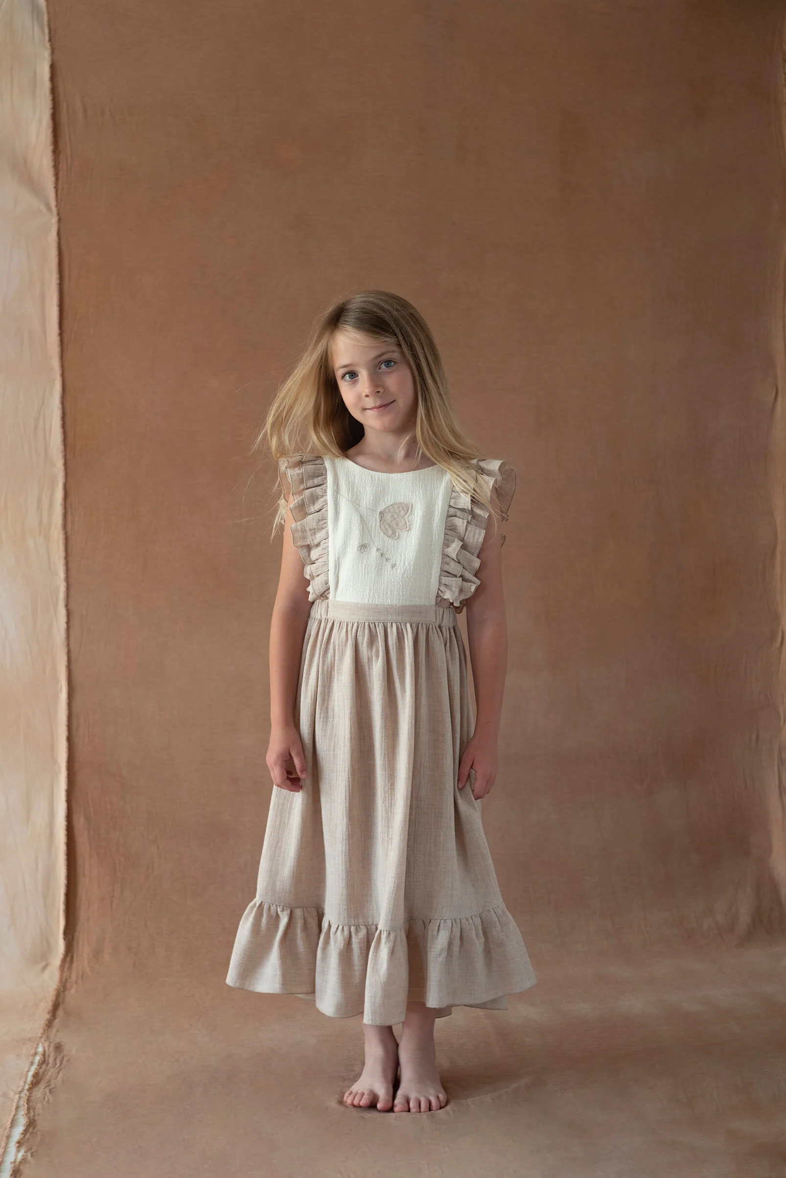 Popelin Sand dress with embroidered bib (Mod.42.3) - Image 3
